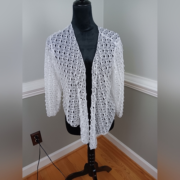 Tie front cover up - Picture 2 of 4